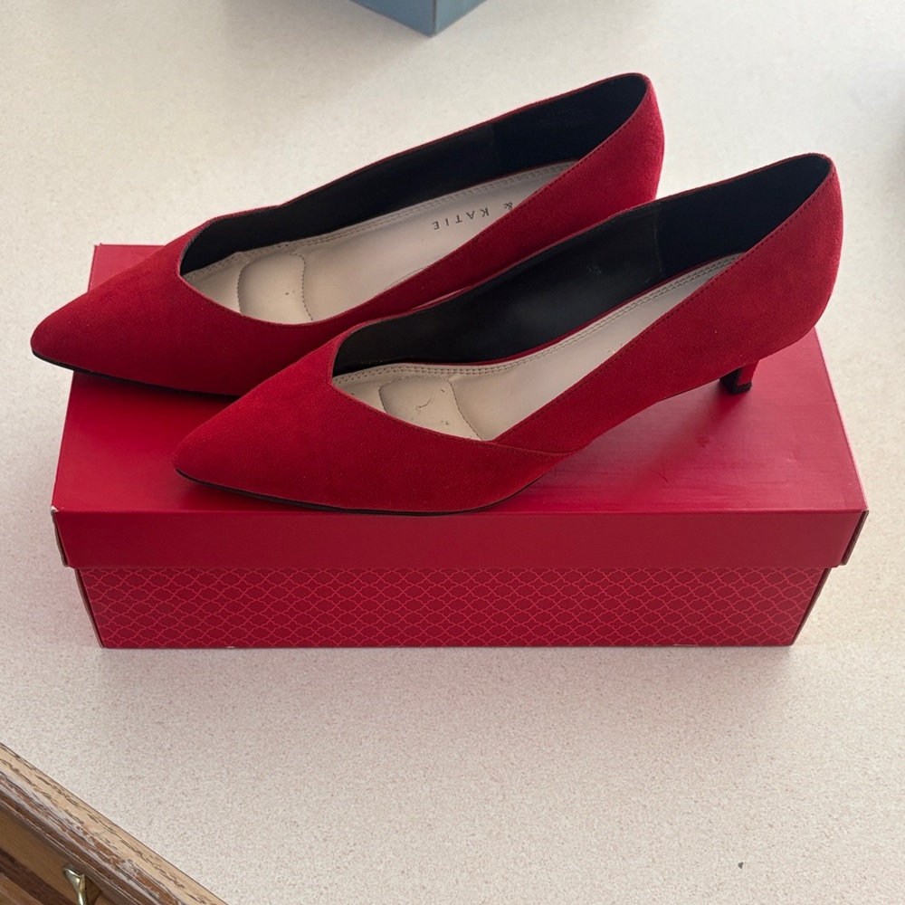 Kelly & Katie Red Pointed Toe Kitten Heel Pumps